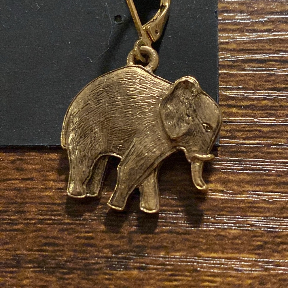 Beautiful elephant earrings NWT - Picture 2 of 4